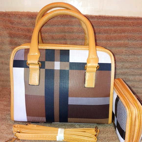 Handbag/Purse Plaid Trimmed in Camel with Matching Double Zip Wallet - Picture 2 of 8